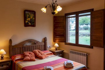 B.Precio apartamento en pleno corazón del pueblo de Nigüelas para 4 personas.