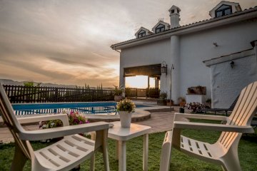 Hermoso apartamento rural para 4 personas a diez minutos de la capital de Granada.
