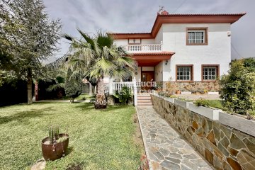 Precioso chalet en Órgiva en un entorno tranquilo y muy cerca del casco urbano