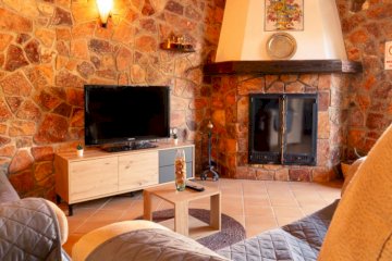 Casa rural con chimenea para 4 personas en Cuevas de Becerro.